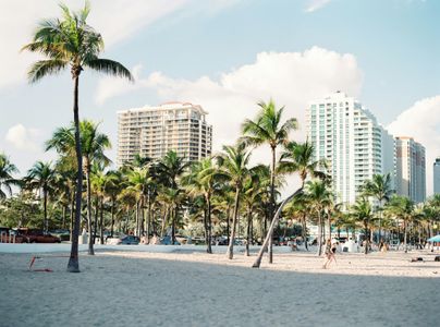 Tropical Beachfront Cityscape — 300-piece jigsaw puzzle