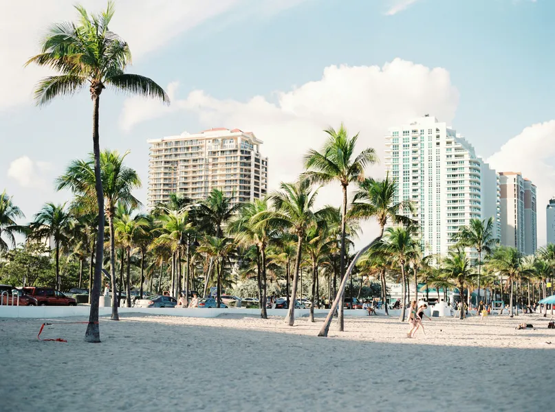 Tropical Beachfront Cityscape — 300-piece jigsaw puzzle