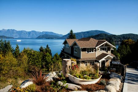House with Ocean View — 150-piece jigsaw puzzle