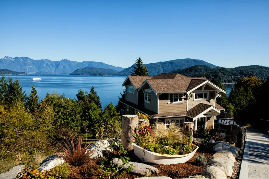 House with Ocean View — 150-piece jigsaw puzzle