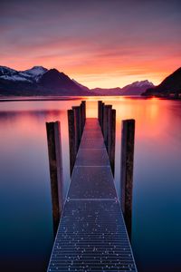Serene Lakeside Sunset — 200-piece jigsaw puzzle
