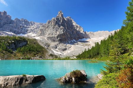 Emerald Mountain Lake — 100-piece jigsaw puzzle