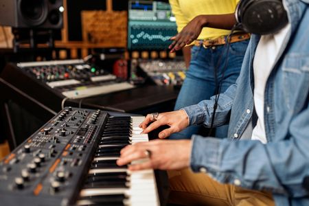 Studio Harmony — 100-piece jigsaw puzzle