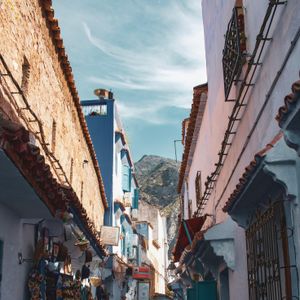 Charming Blue Alley — 64-piece jigsaw puzzle
