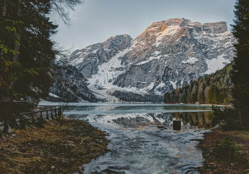 Reflecție montană măreață — puzzle cu 300 piese
