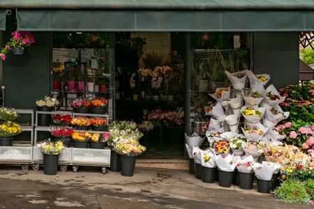 Charming Flower Shop — 400-piece jigsaw puzzle