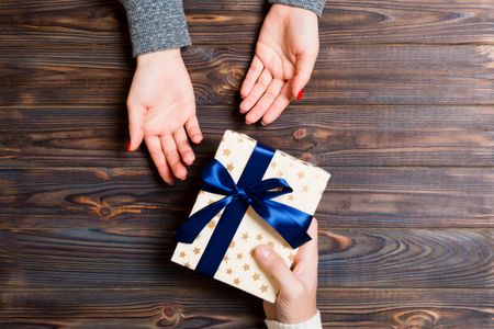 Gift Exchange Moment — 300-piece jigsaw puzzle