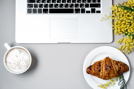 Cozy Workspace Breakfast — 150-piece jigsaw puzzle