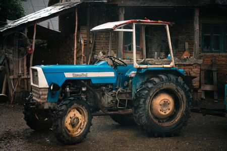 Rustic Blue Tractor — 150-piece jigsaw puzzle