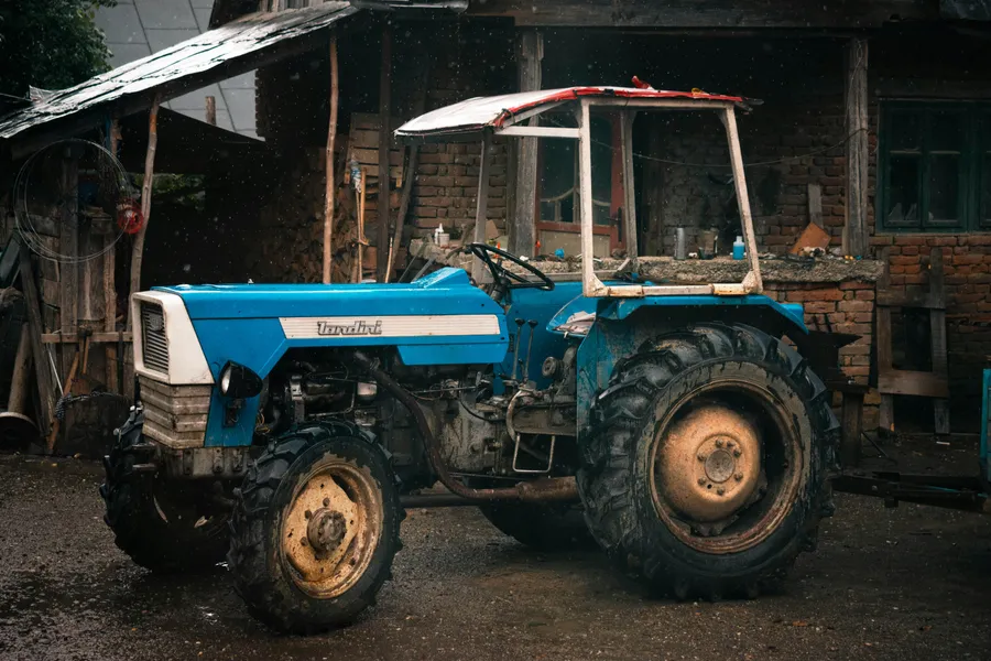 Rustic Blue Tractor — 150-piece jigsaw puzzle