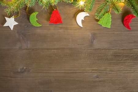 Festive Ornament Garland — 150-piece jigsaw puzzle