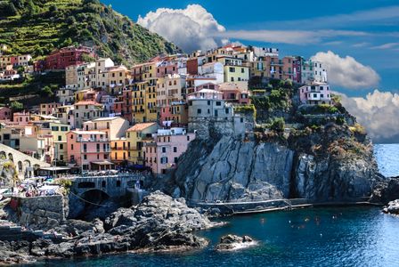 Colorful Cliffside Village — 200-piece jigsaw puzzle