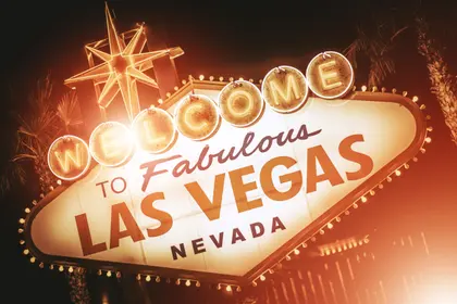 Iconic Vegas Welcome — 400-piece jigsaw puzzle