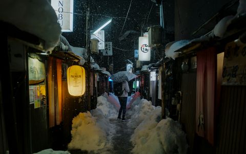 Snowy Night Alley — 200-piece jigsaw puzzle