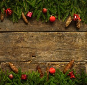 Festive Pine Decor — 200-piece jigsaw puzzle