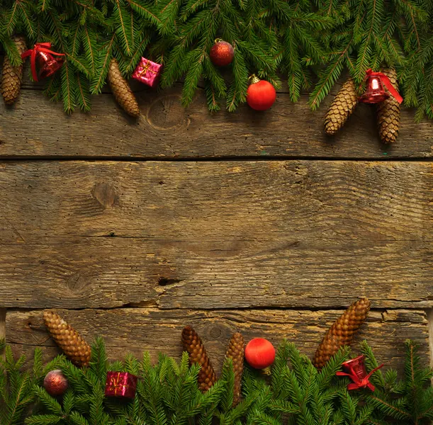 Festive Pine Decor — 200-piece jigsaw puzzle