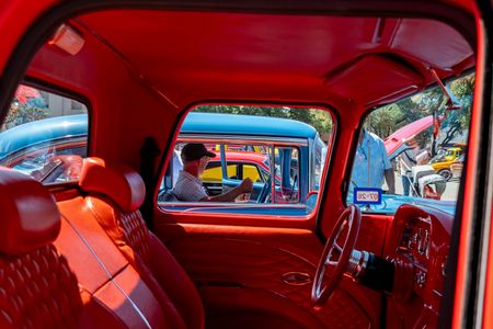 Classic Car Vibrance — 200-piece jigsaw puzzle