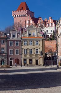 Charming Historic Square — 300-piece jigsaw puzzle