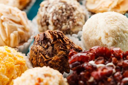 Exquisite Dessert Medley — 100-piece jigsaw puzzle
