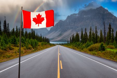 Majestic Canadian Road — 400-piece jigsaw puzzle
