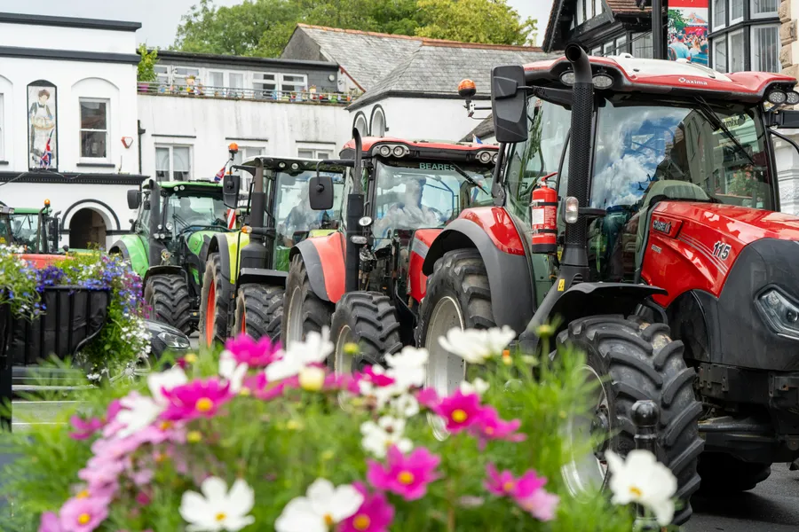 Tractor Parade Blooms — 64-piece jigsaw puzzle