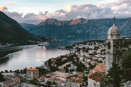 Majestic Coastal Town — 500-piece jigsaw puzzle
