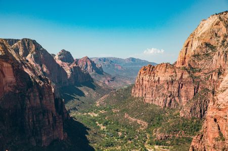 Majestic Canyon Vista — 200-piece jigsaw puzzle