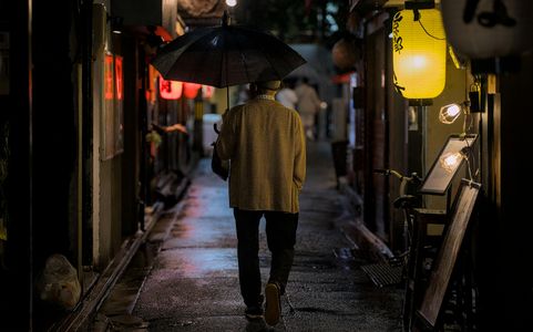 Rainy Alley Stroll — 200-piece jigsaw puzzle