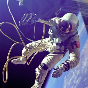 Spacewalk Adventure — 300-piece jigsaw puzzle