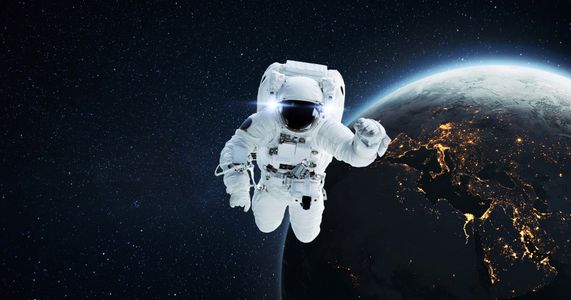 Astronaut Above Earth — 200-piece jigsaw puzzle
