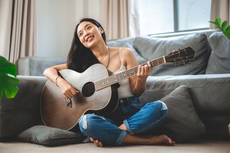 Joyful Guitar Moments — 200-piece jigsaw puzzle