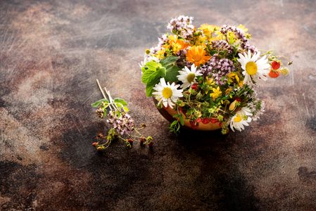 Rustic Floral Arrangement — 200-piece jigsaw puzzle