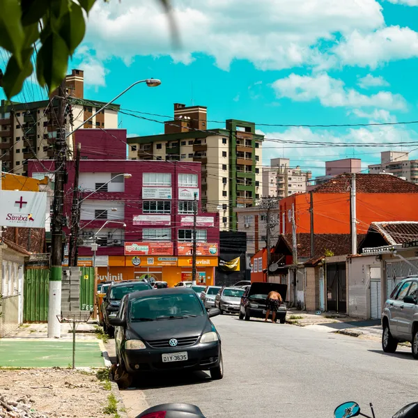 Vibrant Urban Street — 300-piece jigsaw puzzle