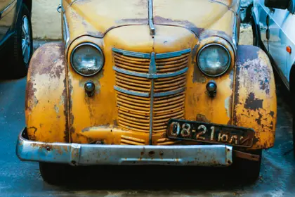 Rusty Vintage Car — 64-piece jigsaw puzzle