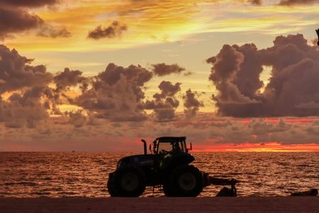 Tractor at Sunset — 400-piece jigsaw puzzle