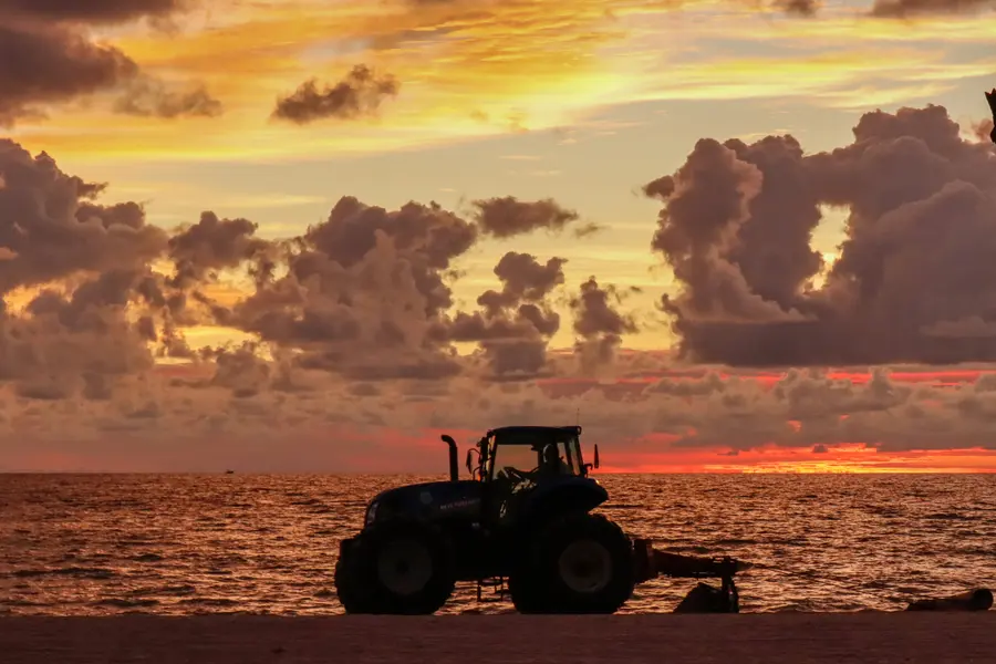Tractor at Sunset — 400-piece jigsaw puzzle
