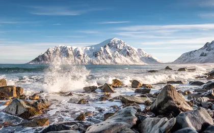 Winter Waves on Rocky Coast — 200-piece jigsaw puzzle