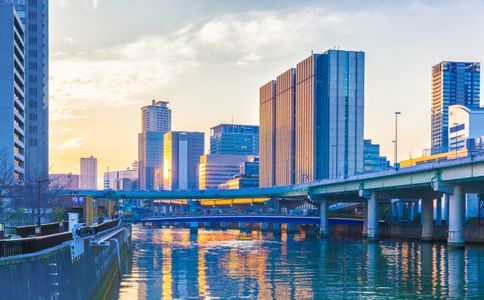 Urban River Reflection — 200-piece jigsaw puzzle