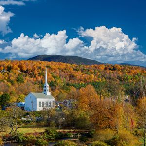 Autumn Church Scene — 300-piece jigsaw puzzle