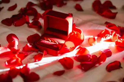 Romantic Proposal Moment — 100-piece jigsaw puzzle