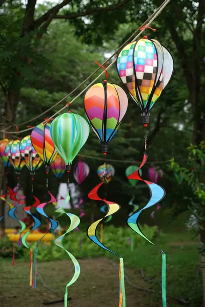 Kleurvolle draaiende ballonnen — 300-stukjes legpuzzel