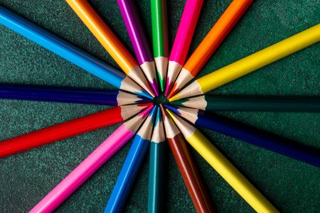 Colorful Pencil Circle — 100-piece jigsaw puzzle