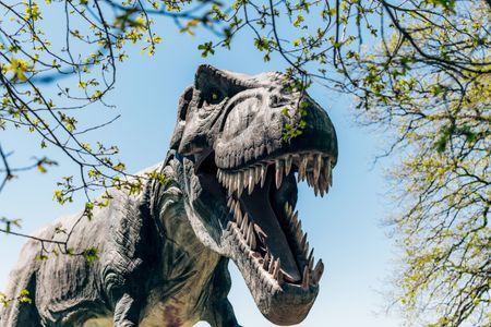 Majestic Dinosaur Encounter — 400-piece jigsaw puzzle