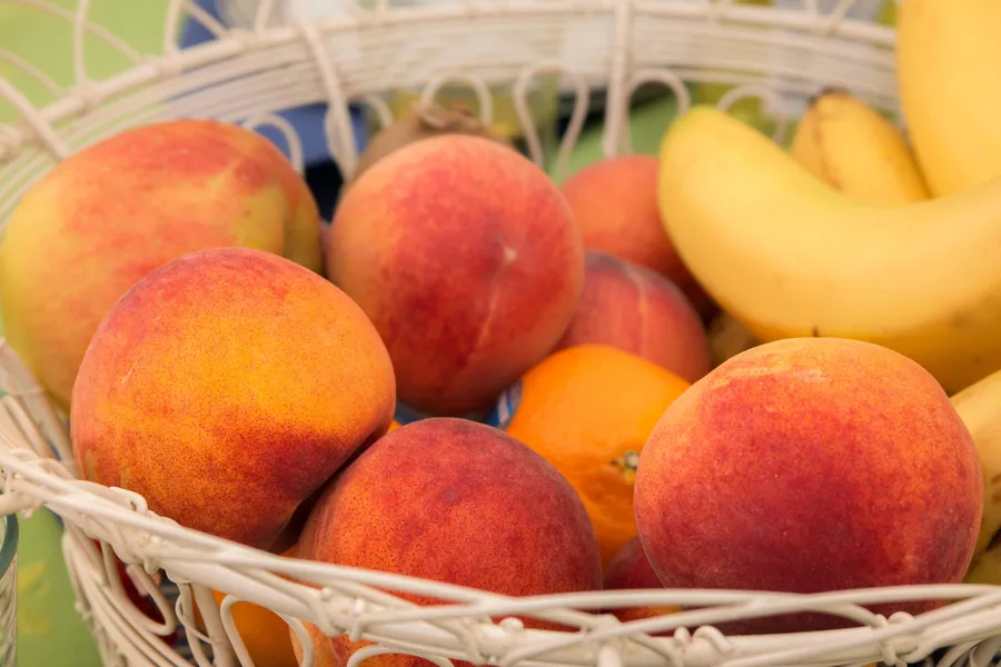 Cesto di frutta abbondante — puzzle da 64 pezzi