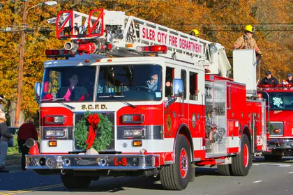 Festive Fire Engine — 64-piece jigsaw puzzle