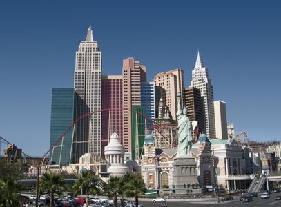 Iconic Cityscape Fusion — 300-piece jigsaw puzzle