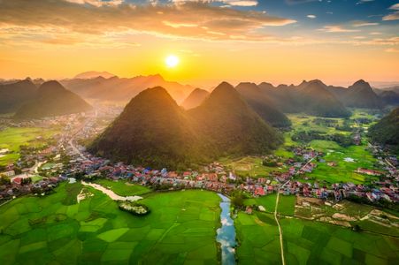 Sunrise Over Green Valleys — 200-piece jigsaw puzzle