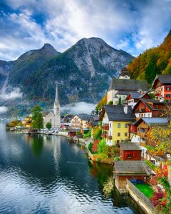 Charming Lakeside Village — 400-piece jigsaw puzzle