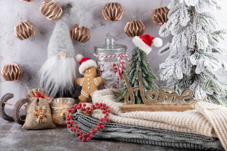 Cozy Holiday Decor — 64-piece jigsaw puzzle