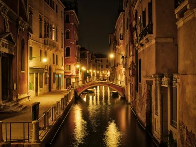 Venetian Night Glow — 200-piece jigsaw puzzle